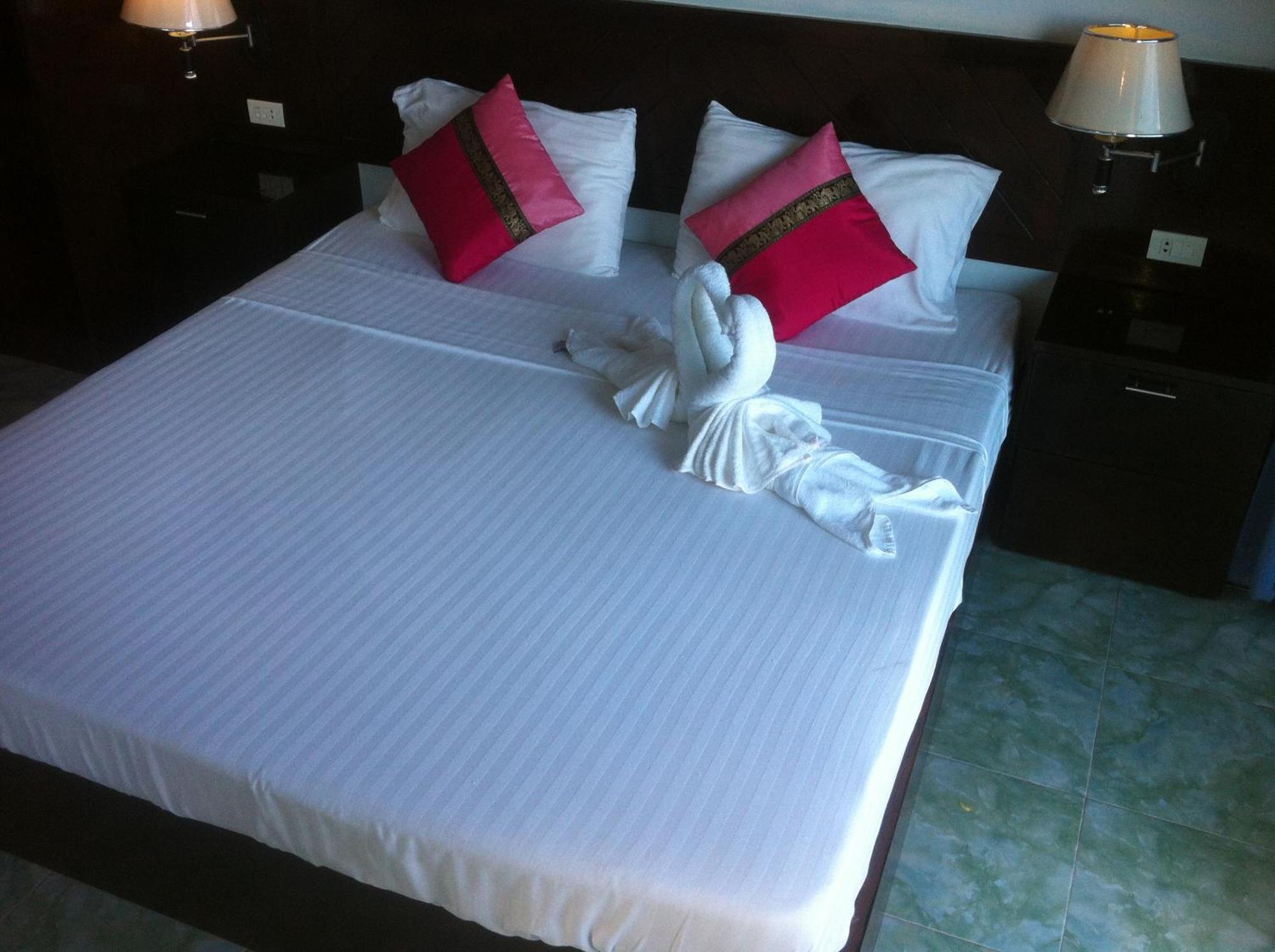 Feng Shui House 호텔 Patong 외부 사진