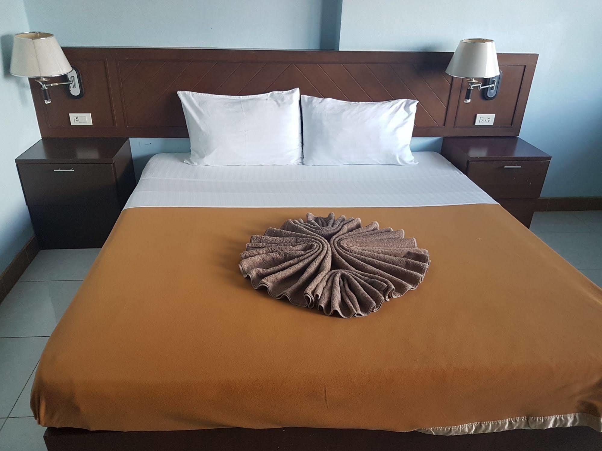 Feng Shui House 호텔 Patong 외부 사진