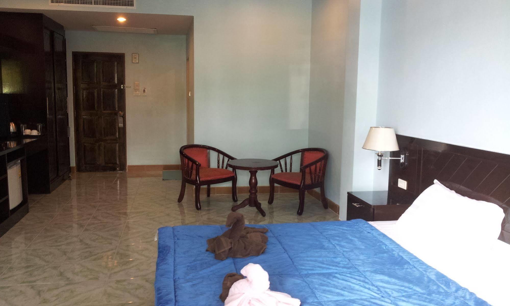 Feng Shui House 호텔 Patong 외부 사진
