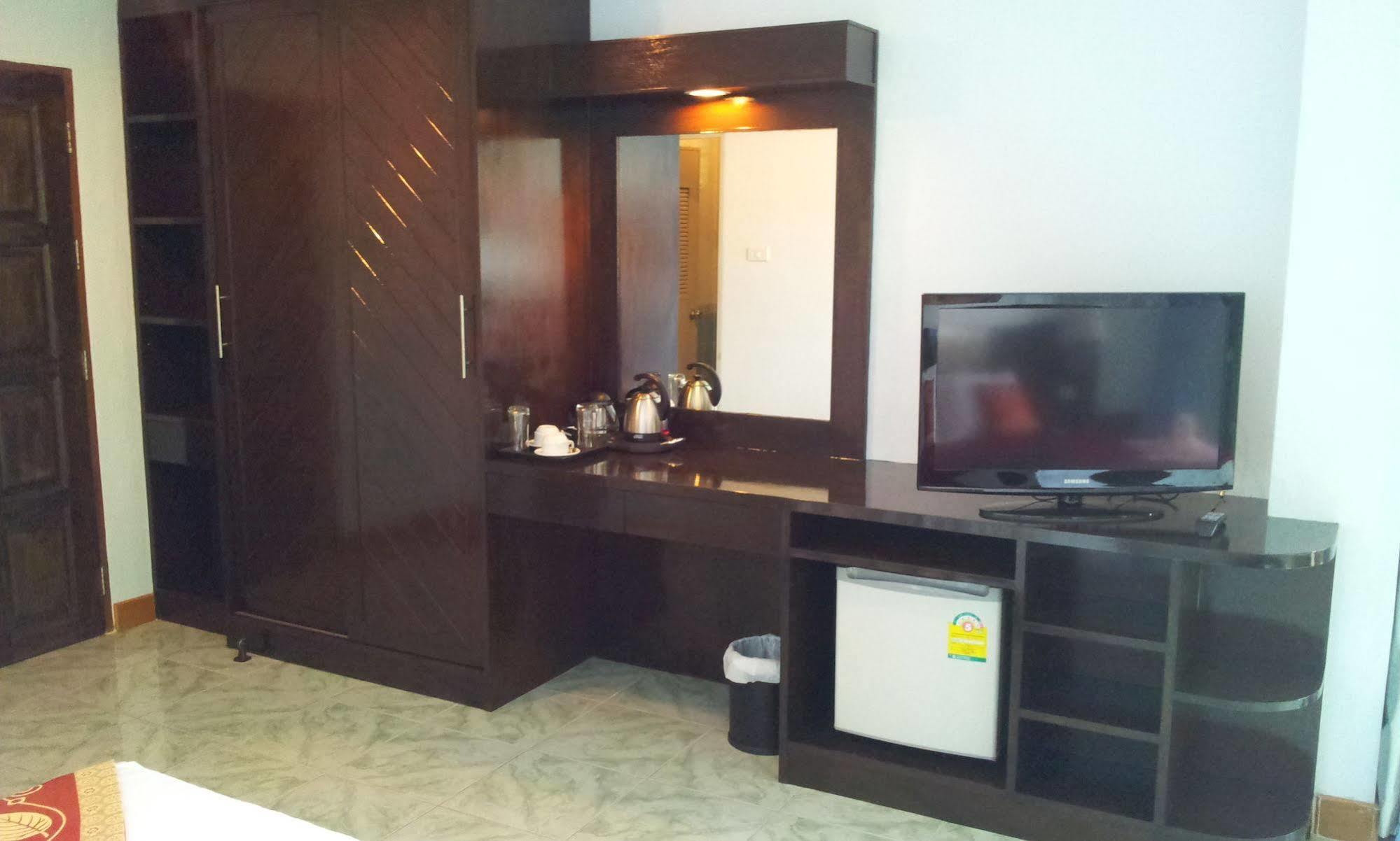 Feng Shui House 호텔 Patong 외부 사진